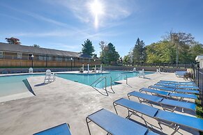 Stylish Tobyhanna Home w/ Fire Pit + Lake Access!