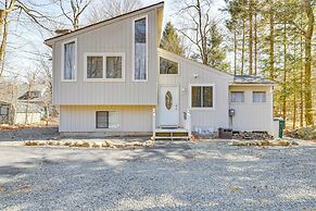 Stylish Tobyhanna Home w/ Fire Pit + Lake Access!