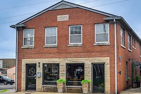 Chic Elizabethtown Apartment: Walk to Downtown!