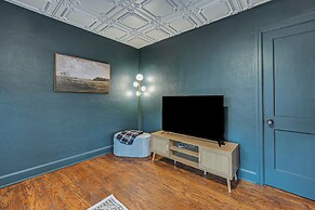 Chic Elizabethtown Apartment: Walk to Downtown!