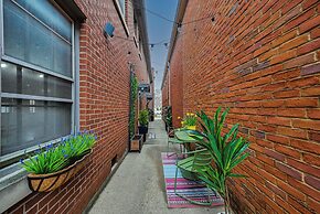 Chic Elizabethtown Apartment: Walk to Downtown!