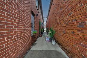 Chic Elizabethtown Apartment: Walk to Downtown!