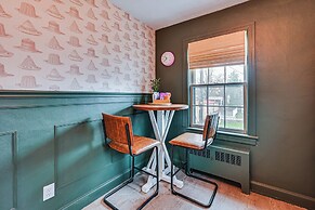 Chic Elizabethtown Apartment: Walk to Downtown!
