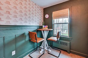 Chic Elizabethtown Apartment: Walk to Downtown!