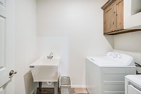 Close to Lakes & Museums: Bonham Vacation Rental