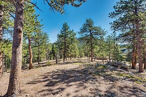 Quiet + Peaceful Home in Allenspark w/ Deck!