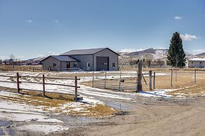 Cozy Dillon Retreat: Fireplace, Mountain Views!