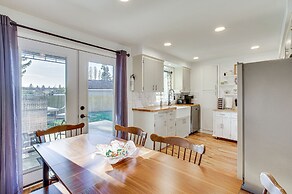 Charming Arlington Home w/ Hot Tub & Fenced Yard!