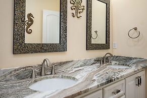 Viewtastic 3 Bedroom Home by RedAwning