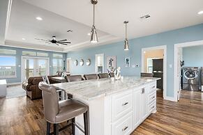 Viewtastic 3 Bedroom Home by RedAwning