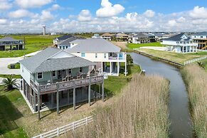 Viewtastic 3 Bedroom Home by RedAwning