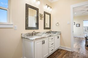 Viewtastic 3 Bedroom Home by RedAwning