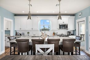 Viewtastic 3 Bedroom Home by RedAwning