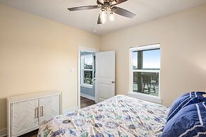 Viewtastic 3 Bedroom Home by RedAwning