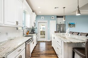 Viewtastic 3 Bedroom Home by RedAwning