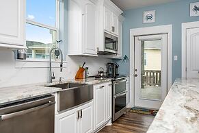 Viewtastic 3 Bedroom Home by RedAwning