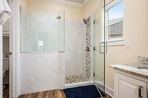 Viewtastic 3 Bedroom Home by RedAwning