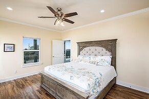 Viewtastic 3 Bedroom Home by RedAwning