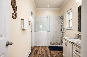 Viewtastic 3 Bedroom Home by RedAwning