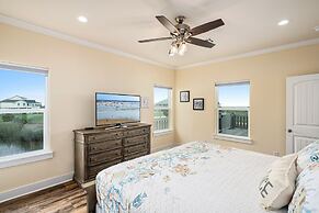 Viewtastic 3 Bedroom Home by RedAwning