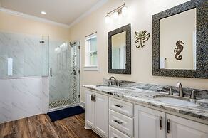 Viewtastic 3 Bedroom Home by RedAwning