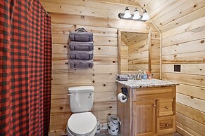 Mystic Cabin 3 Bedroom Cabin by RedAwning