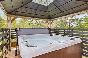 Mystic Cabin 3 Bedroom Cabin by RedAwning