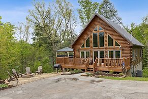 Mystic Cabin 3 Bedroom Cabin by RedAwning