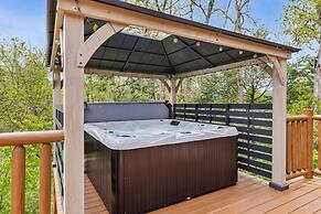 Mystic Cabin 3 Bedroom Cabin by RedAwning