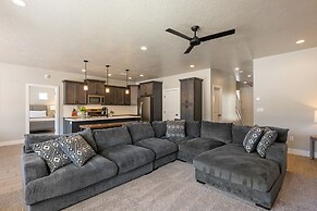 Zion's Paradise 6 Bedroom Townhouse