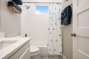 High Tide Hideaway 3 Bedroom Home by RedAwning