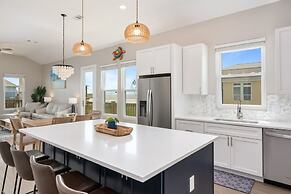 High Tide Hideaway 3 Bedroom Home by RedAwning