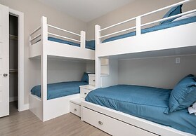 High Tide Hideaway 3 Bedroom Home by RedAwning