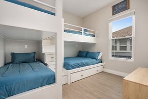 High Tide Hideaway 3 Bedroom Home by RedAwning