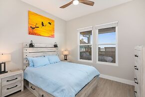 High Tide Hideaway 3 Bedroom Home by RedAwning