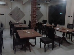 Food Qila Hotel & Guest House