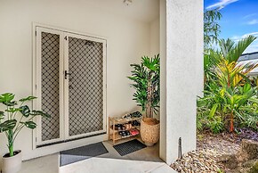 Spacious 3-beds w Direct Access to Pool