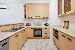 Spacious 3-beds w Direct Access to Pool