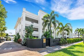 Spacious 3-beds w Direct Access to Pool