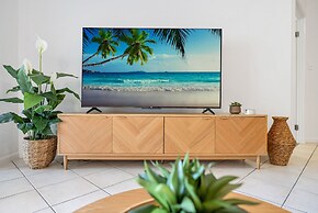 Spacious 3-beds w Direct Access to Pool