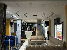 HOTEL L'EMPIRE