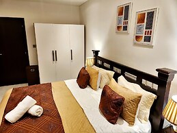 Elegant 2Bed Gem-5star Service-Pools-Gym