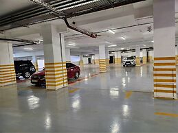 Elegant 2Bed Gem-5star Service-Pools-Gym