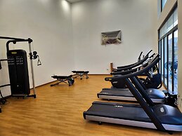 Elegant 2Bed Gem-5star Service-Pools-Gym