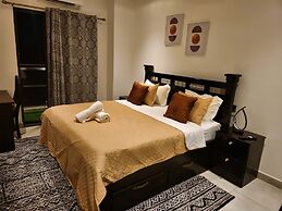 Elegant 2Bed Gem-5star Service-Pools-Gym