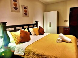 Elegant 2Bed Gem-5star Service-Pools-Gym