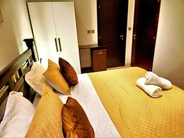 Elegant 2Bed Gem-5star Service-Pools-Gym