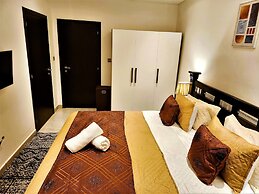 Elegant 2Bed Gem-5star Service-Pools-Gym