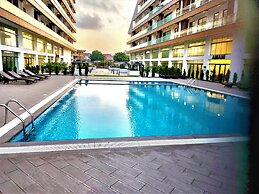 Elegant 2Bed Gem-5star Service-Pools-Gym