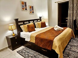 Elegant 2Bed Gem-5star Service-Pools-Gym